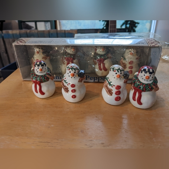 Vintage Debbie Mumm Snowman Salt and Pepper Shakers- Set of 4 - Picture 3 of 4